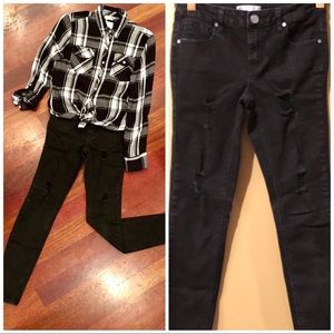 SALE•DISTRESSED RIPPED JEANS